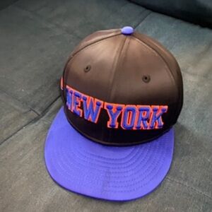 New York Knicks New Era ThrowBack Satin Fitted (size 7 3/8)